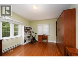 Living room - 3919 Quadra St, Saanich, BC V8X1J3 Photo 14
