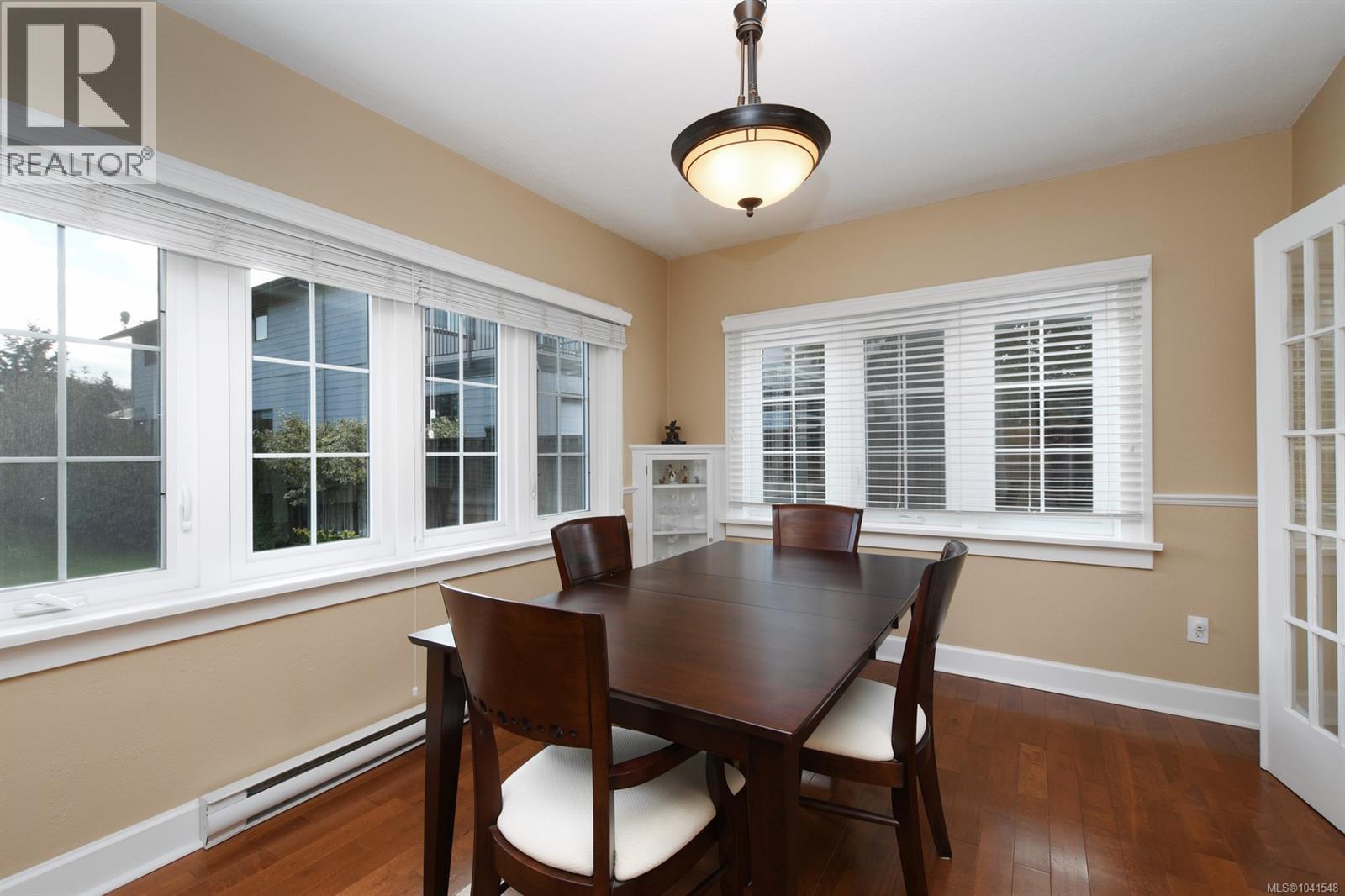 3919 Quadra St - 7