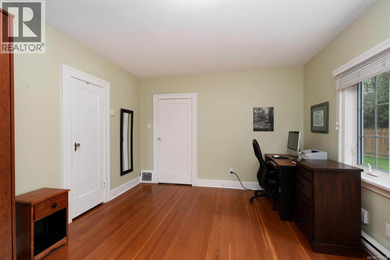 3919 Quadra St - 15