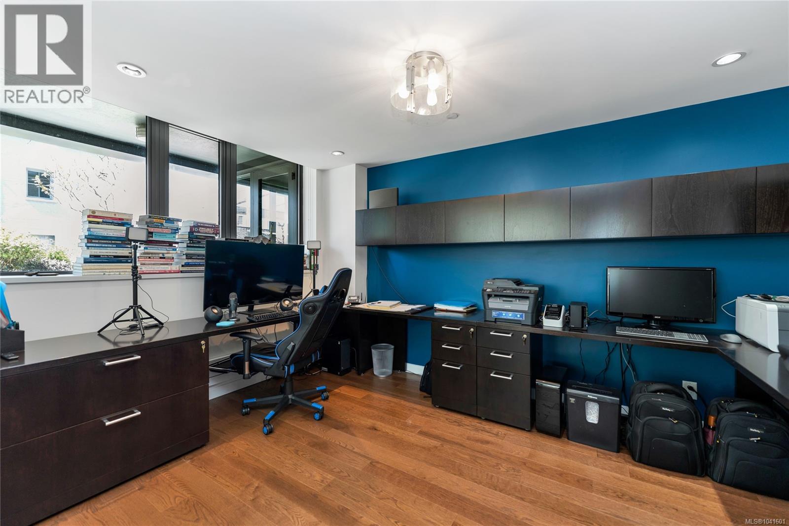 #302 608 Broughton St - 2