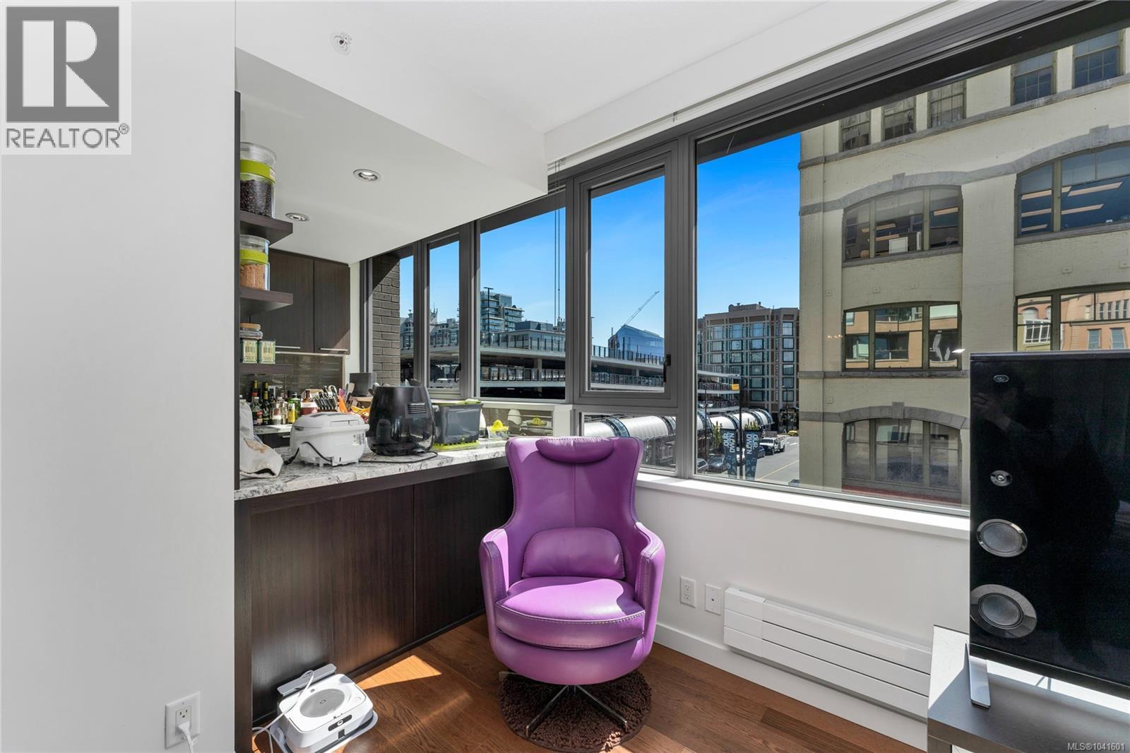 #302 608 Broughton St - 39