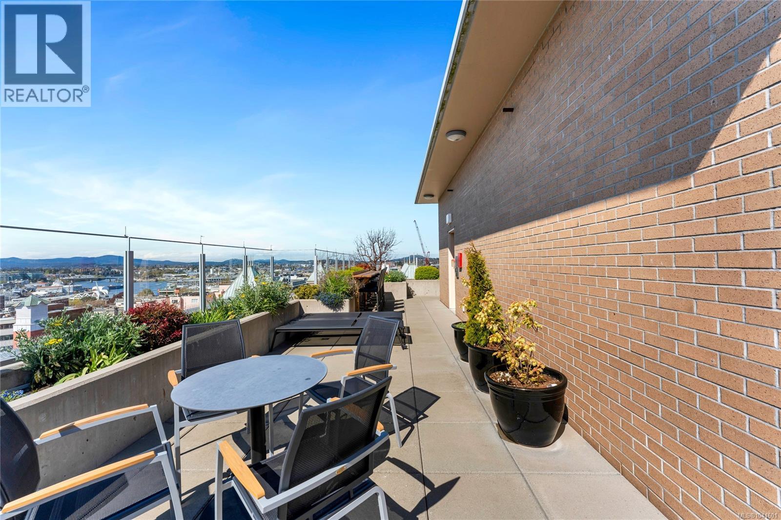 #302 608 Broughton St - 48