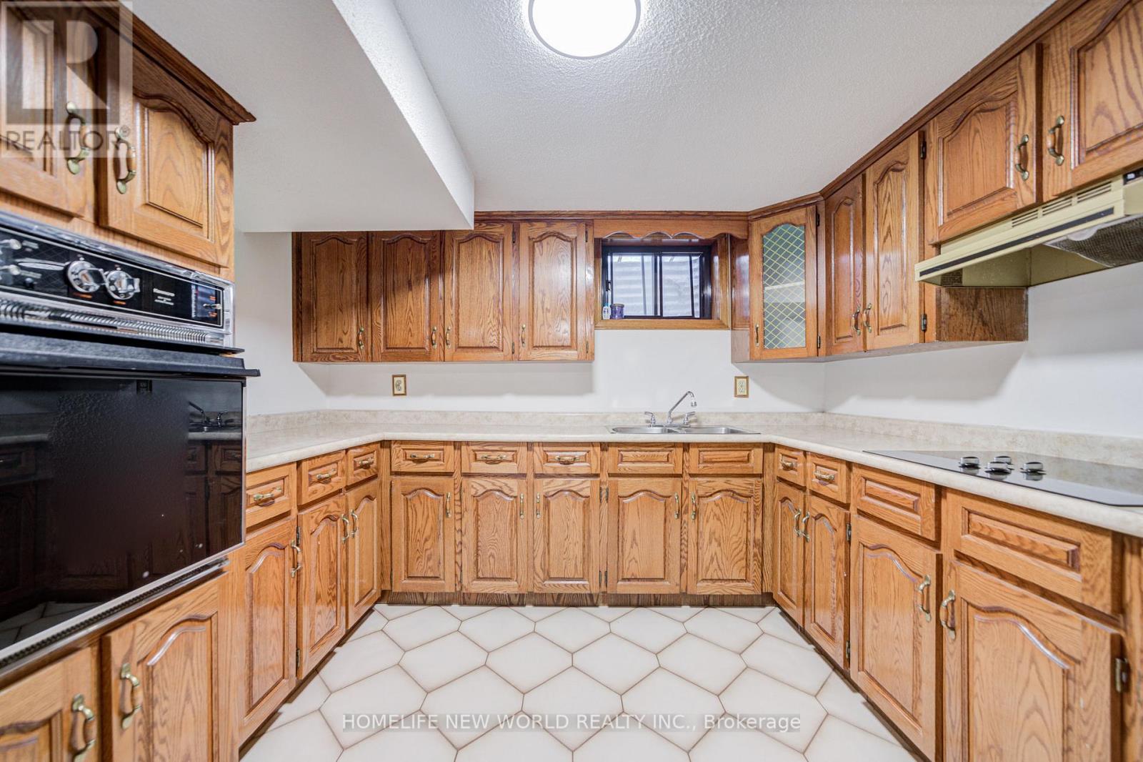 5 HOPEDALE COURT - 37