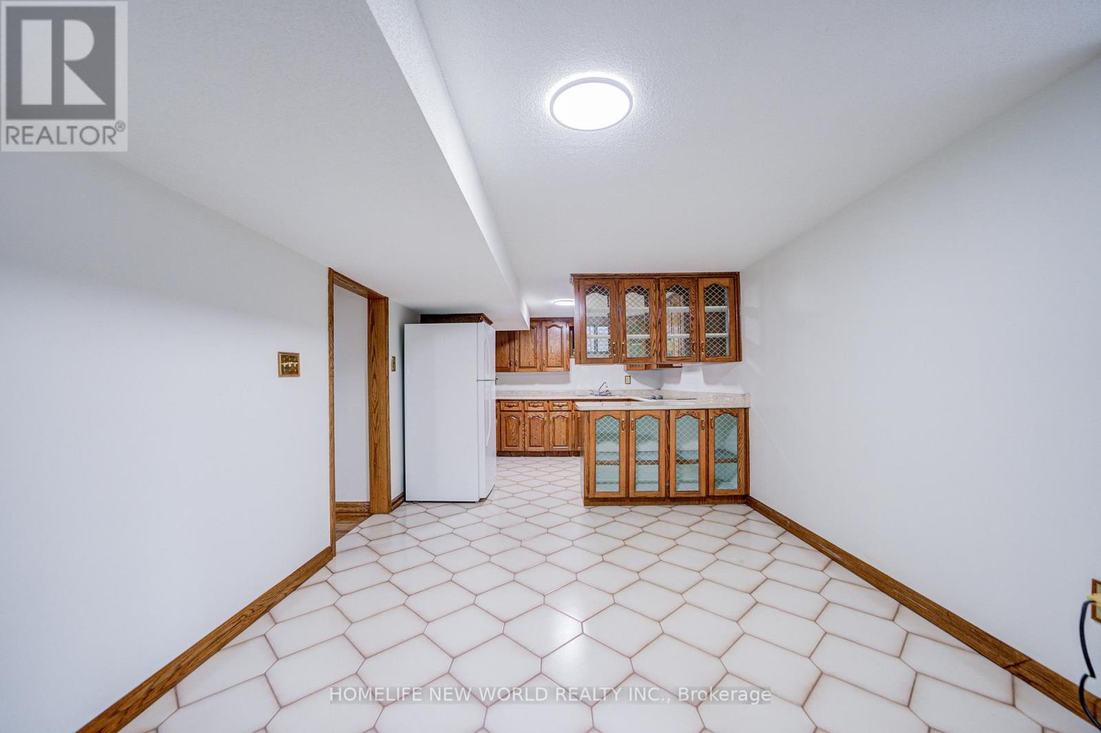 5 HOPEDALE COURT - 40
