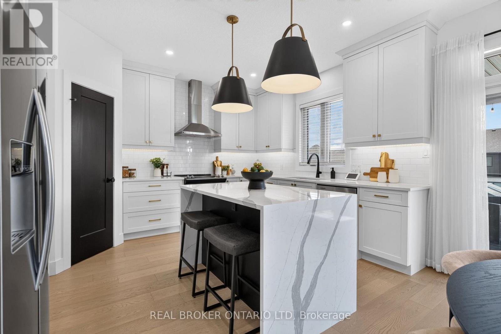 77 DAVENTRY WAY - 11