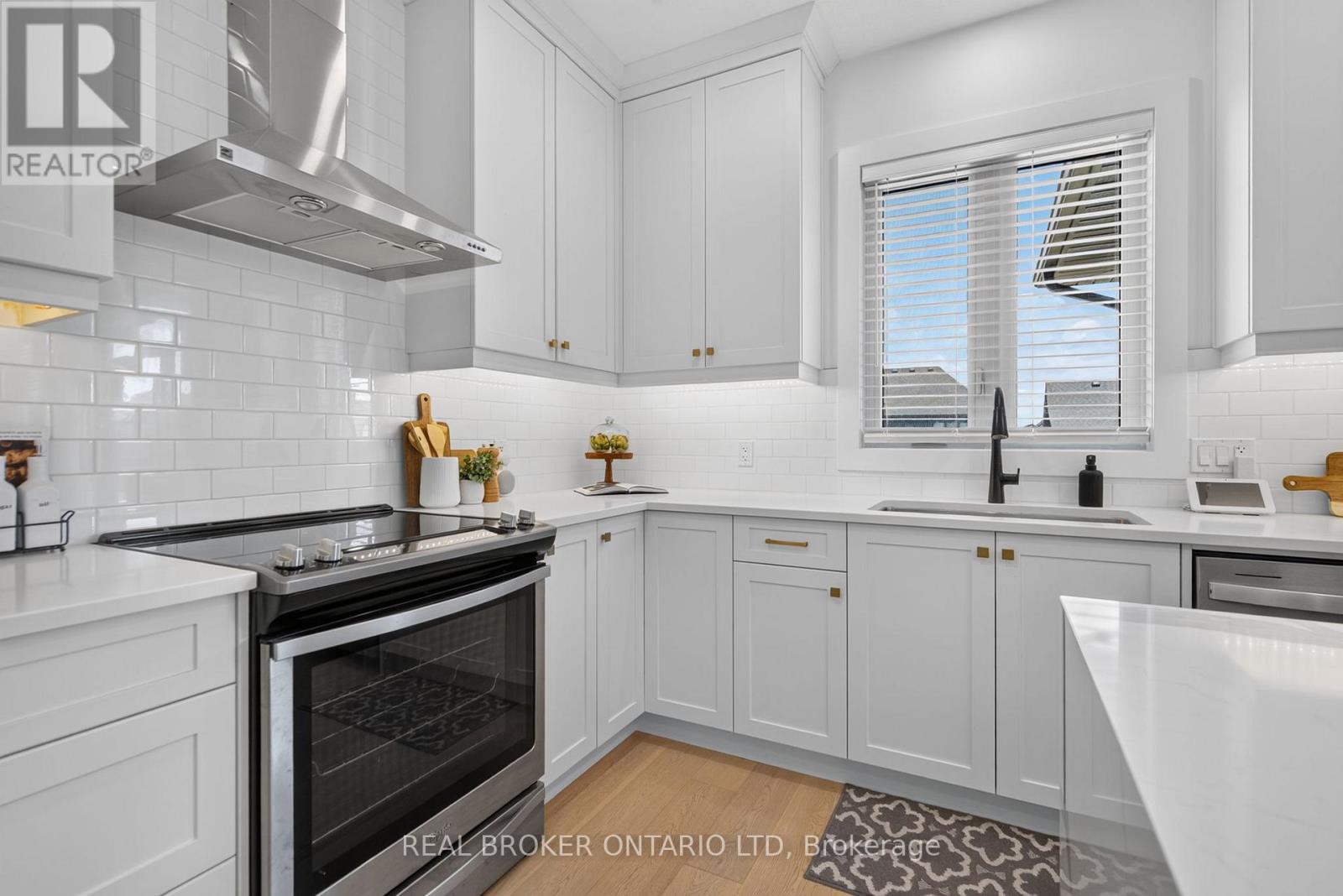 77 DAVENTRY WAY - 12