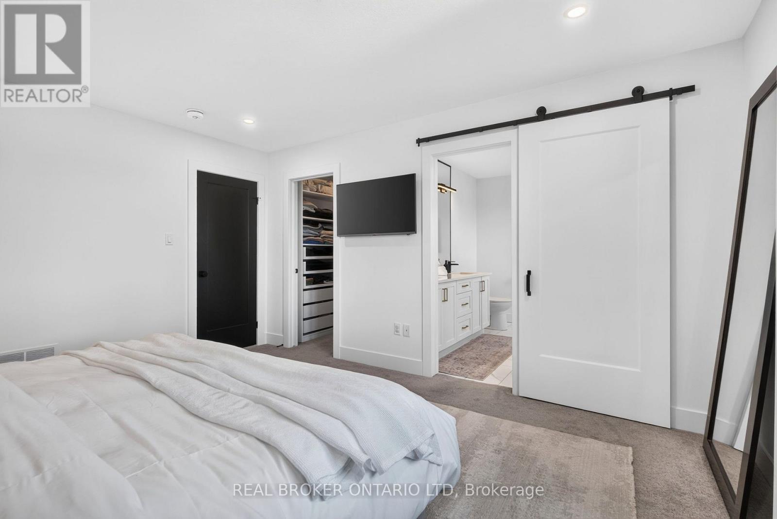 77 DAVENTRY WAY - 20