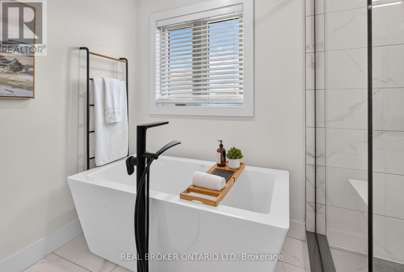 77 DAVENTRY WAY - 24