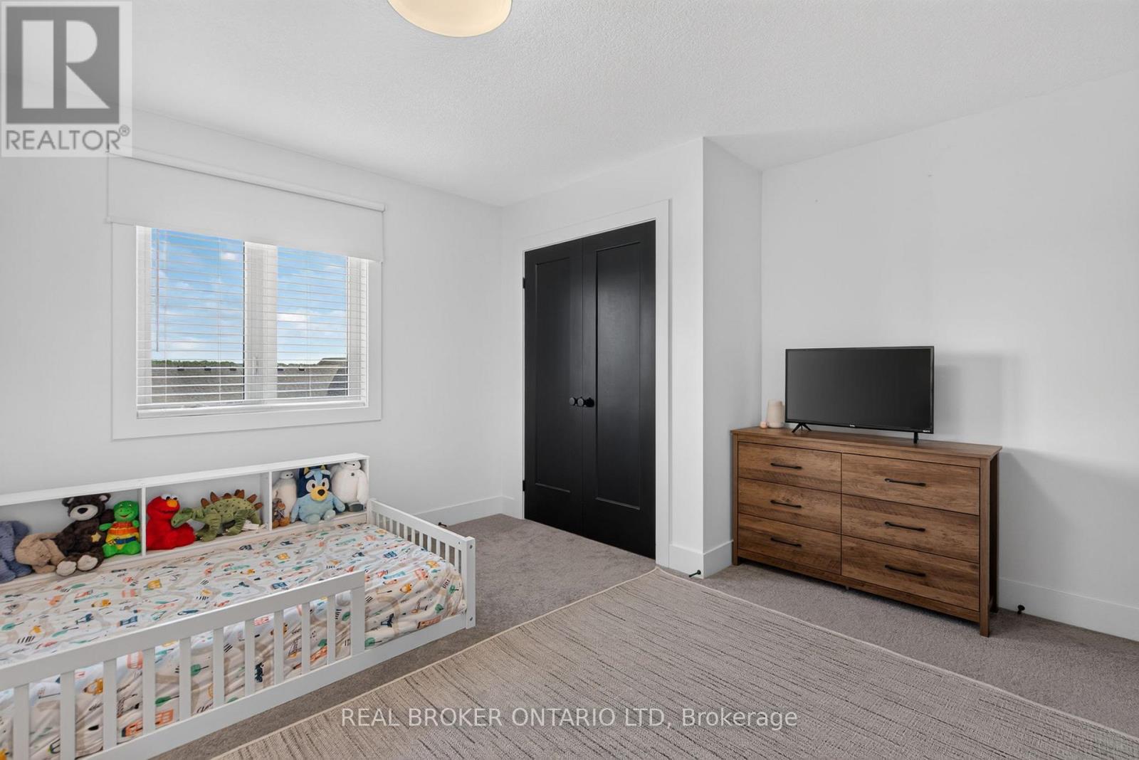 77 DAVENTRY WAY - 27