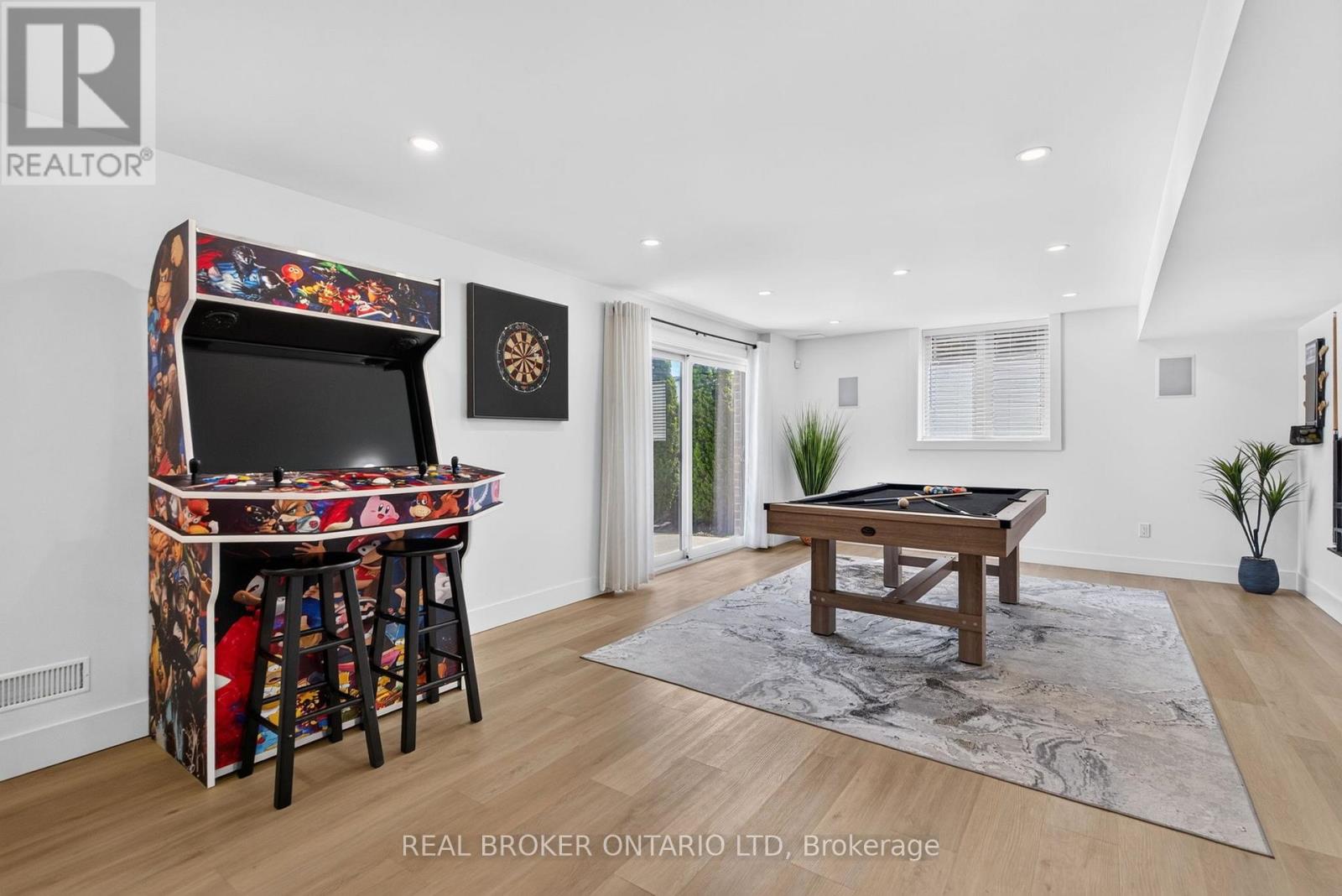 77 DAVENTRY WAY - 33