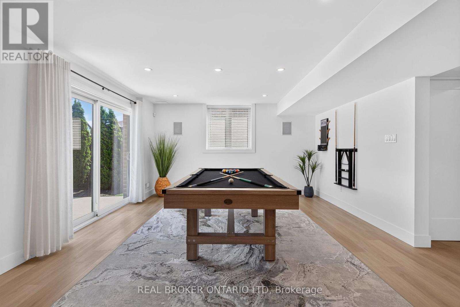 77 DAVENTRY WAY - 35