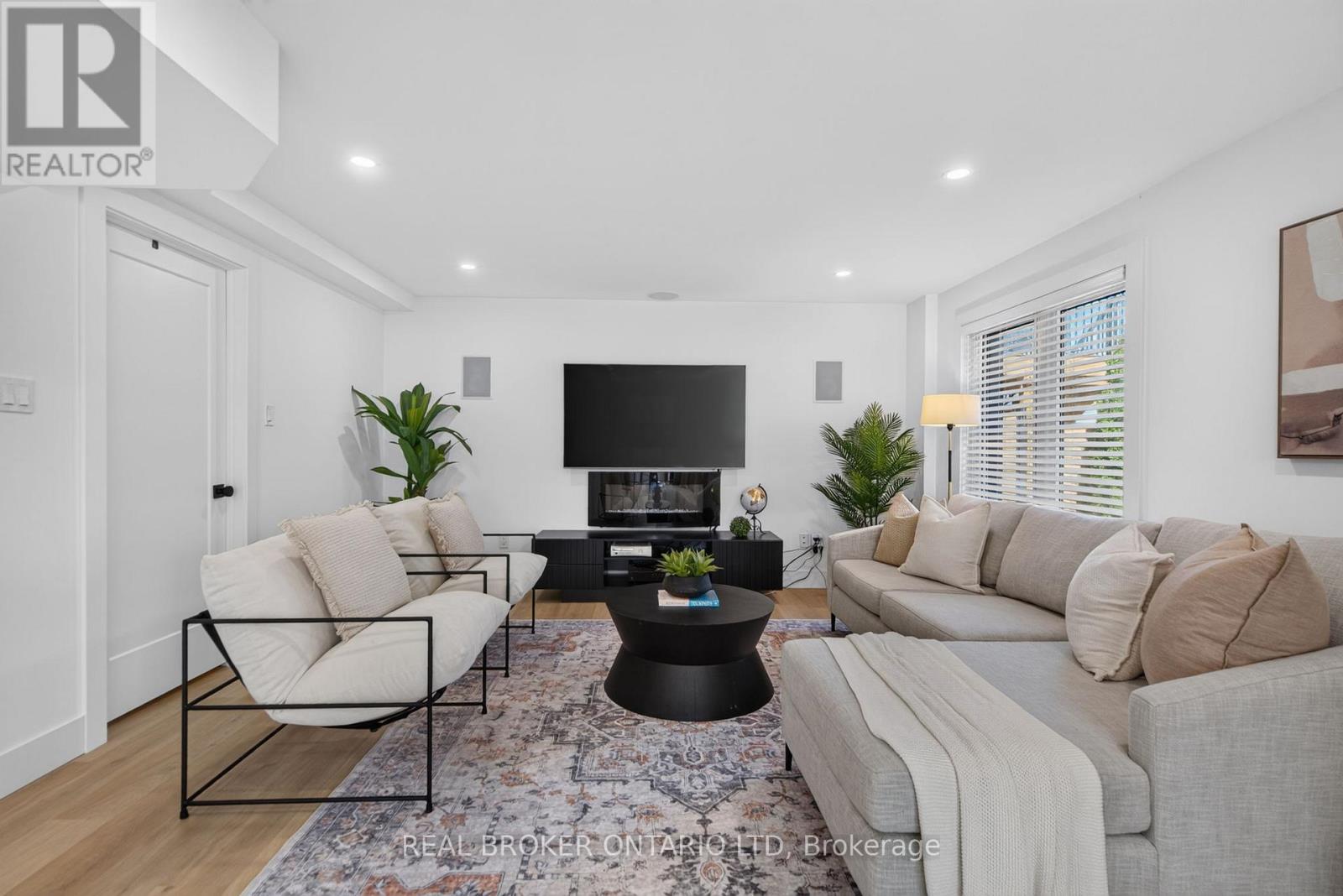 77 DAVENTRY WAY - 36