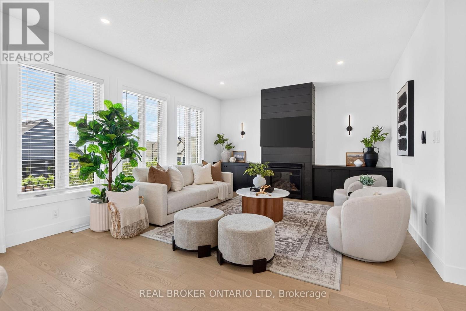 77 DAVENTRY WAY - 6
