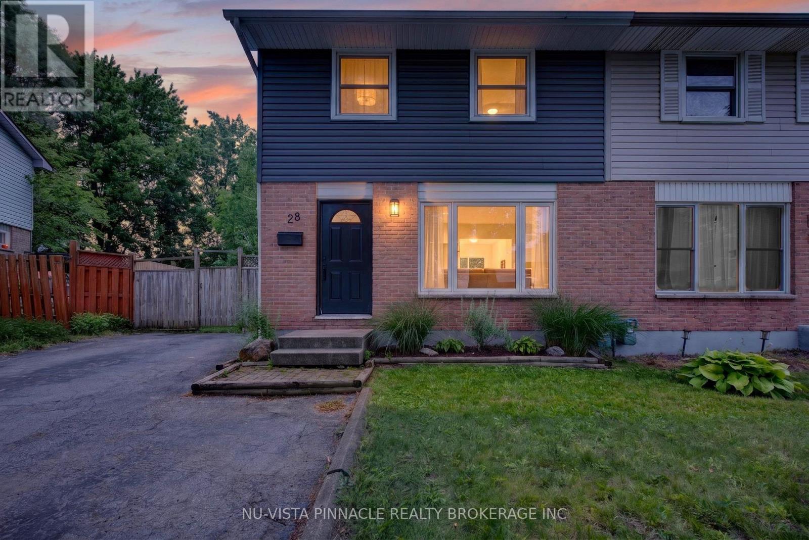 28 EDGEMERE CRESCENT - 1