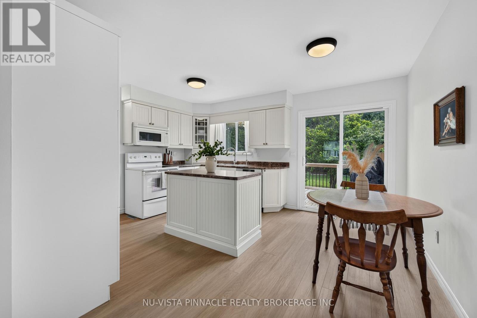 28 EDGEMERE CRESCENT - 10