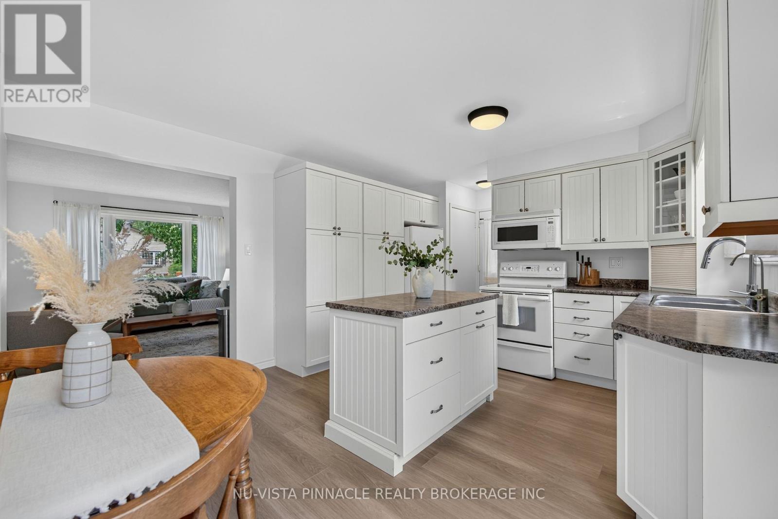 28 EDGEMERE CRESCENT - 13