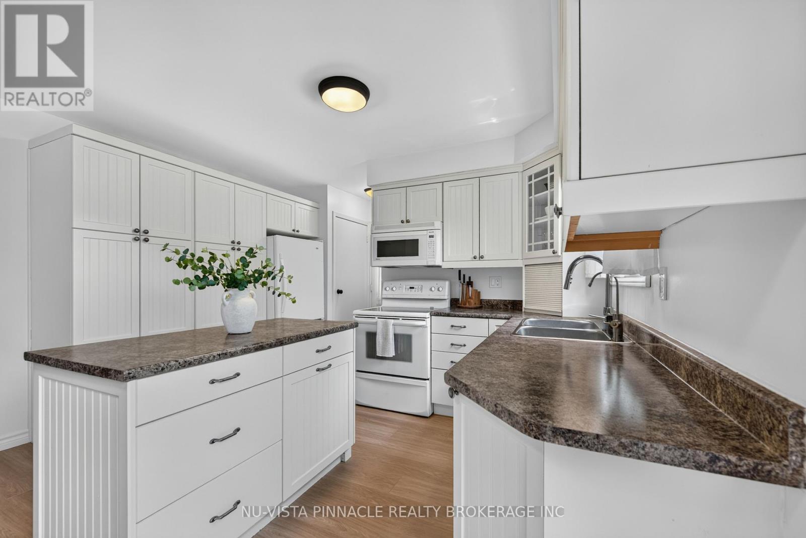 28 EDGEMERE CRESCENT - 14