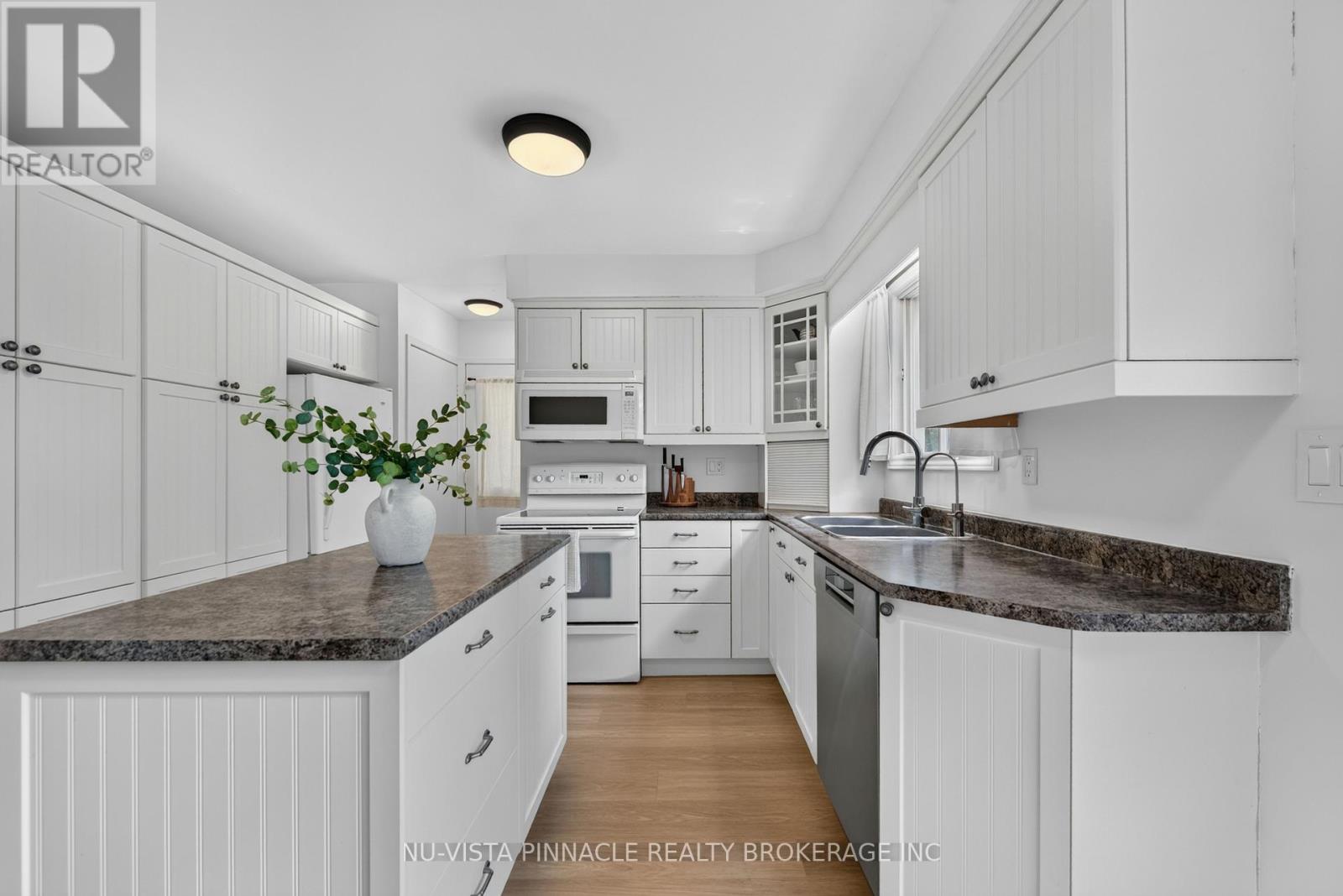 28 EDGEMERE CRESCENT - 15