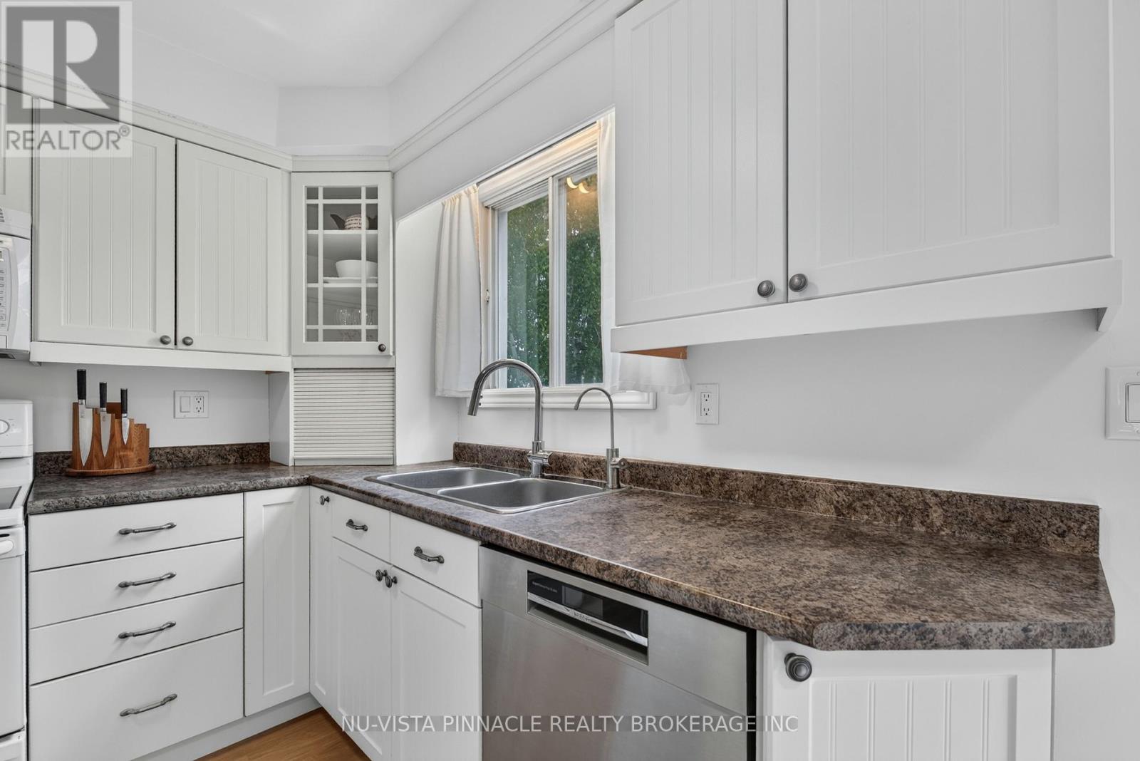 28 EDGEMERE CRESCENT - 17