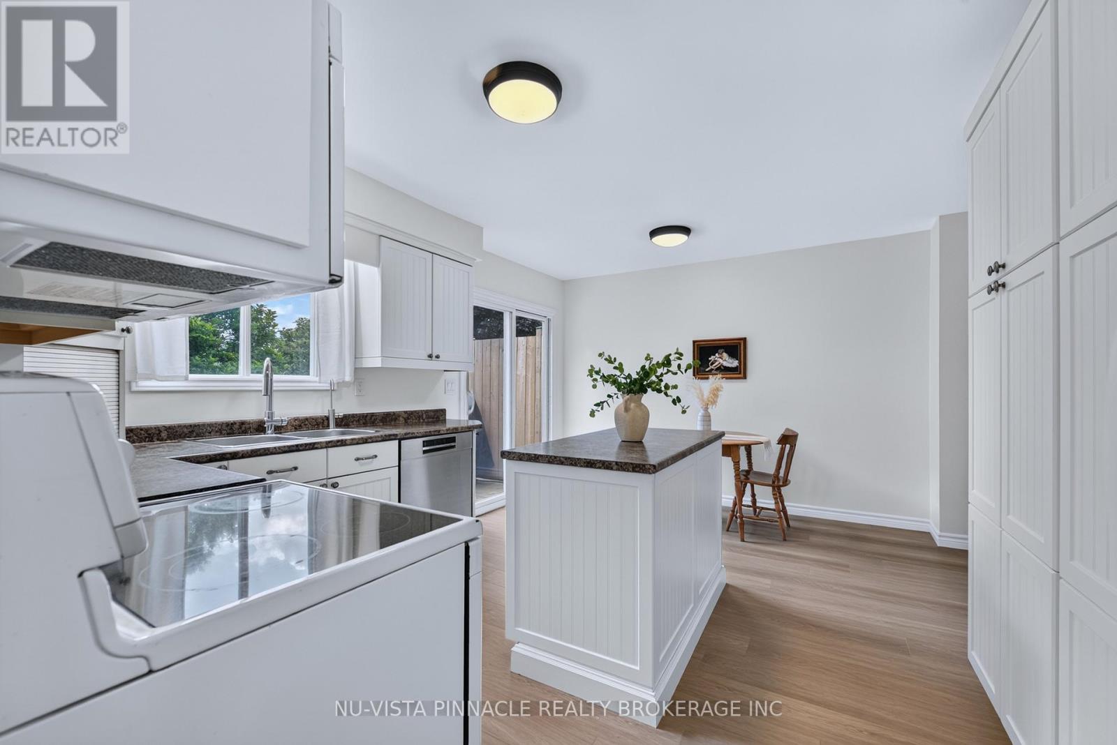 28 EDGEMERE CRESCENT - 18