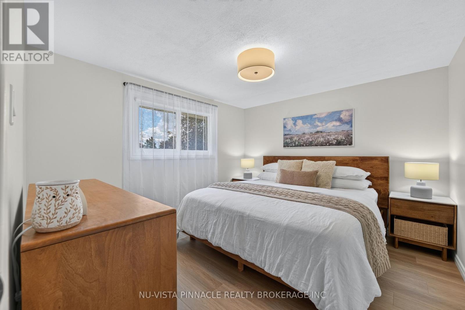 28 EDGEMERE CRESCENT - 24