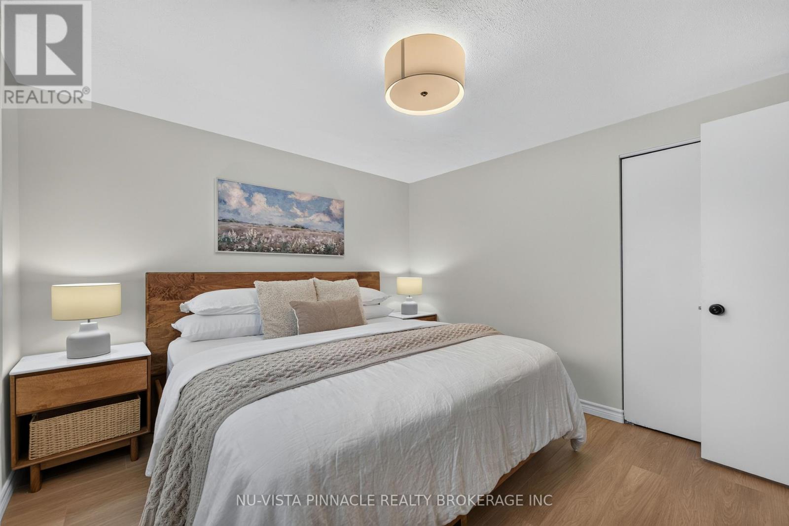 28 EDGEMERE CRESCENT - 25