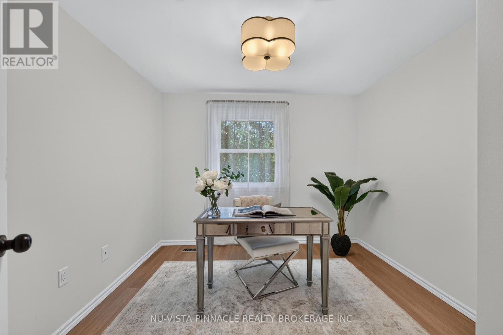 28 EDGEMERE CRESCENT - 27