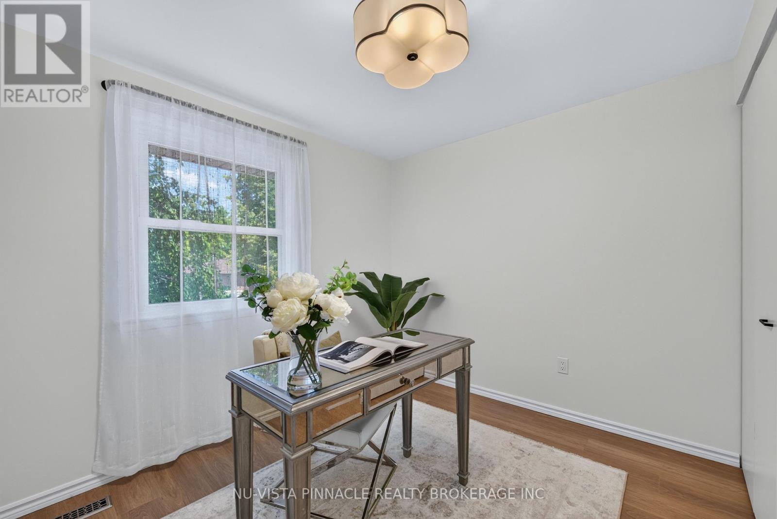 28 EDGEMERE CRESCENT - 28