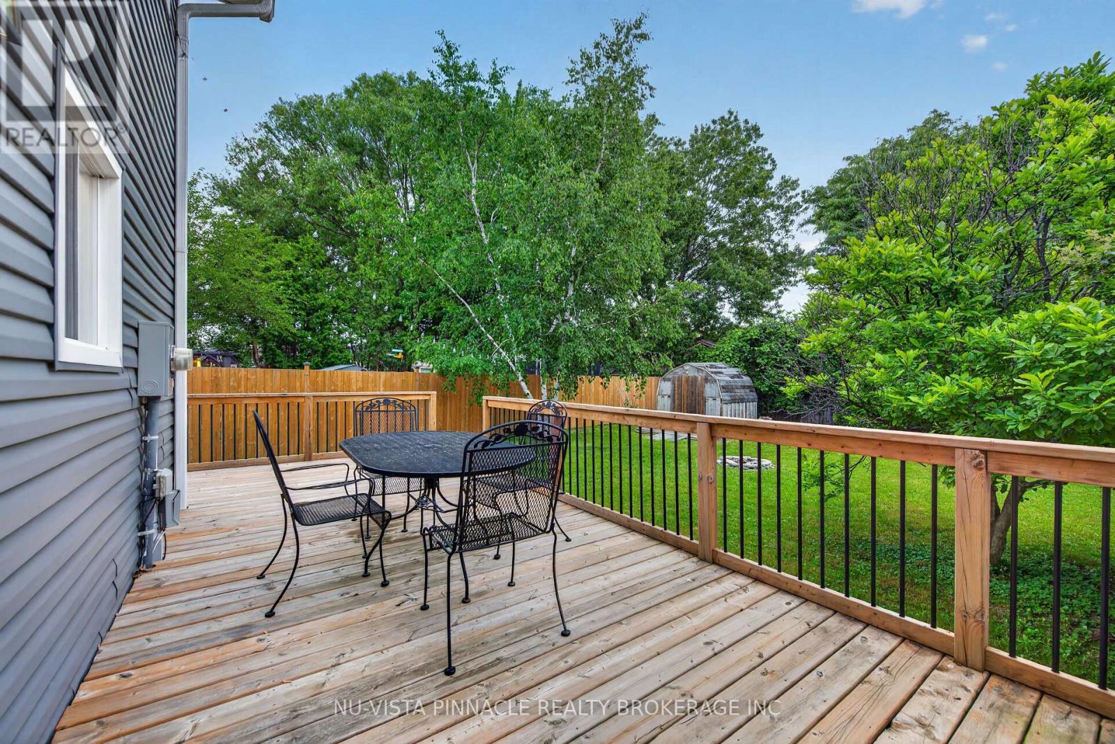 28 EDGEMERE CRESCENT - 35
