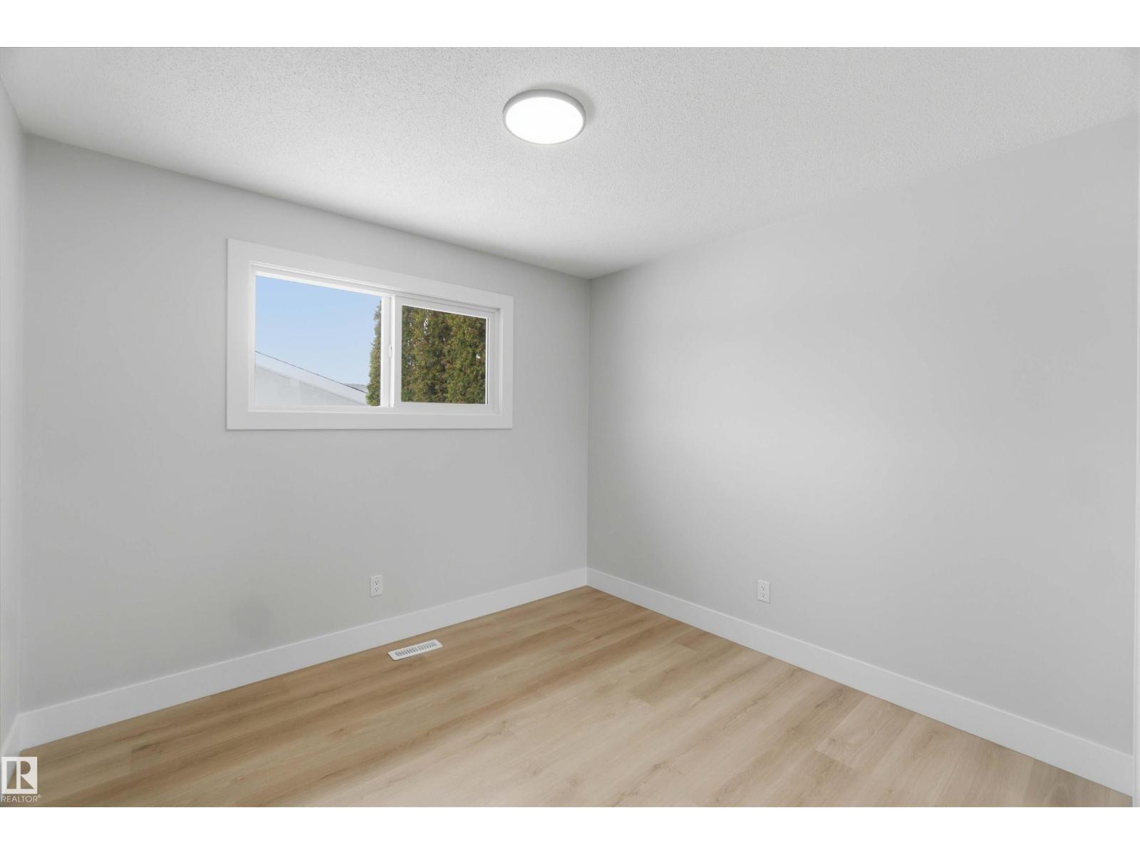 15015 95 Street NW - Photo 25