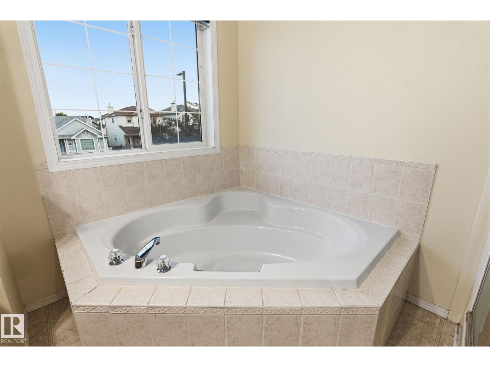 1906 37B AV NW - 27