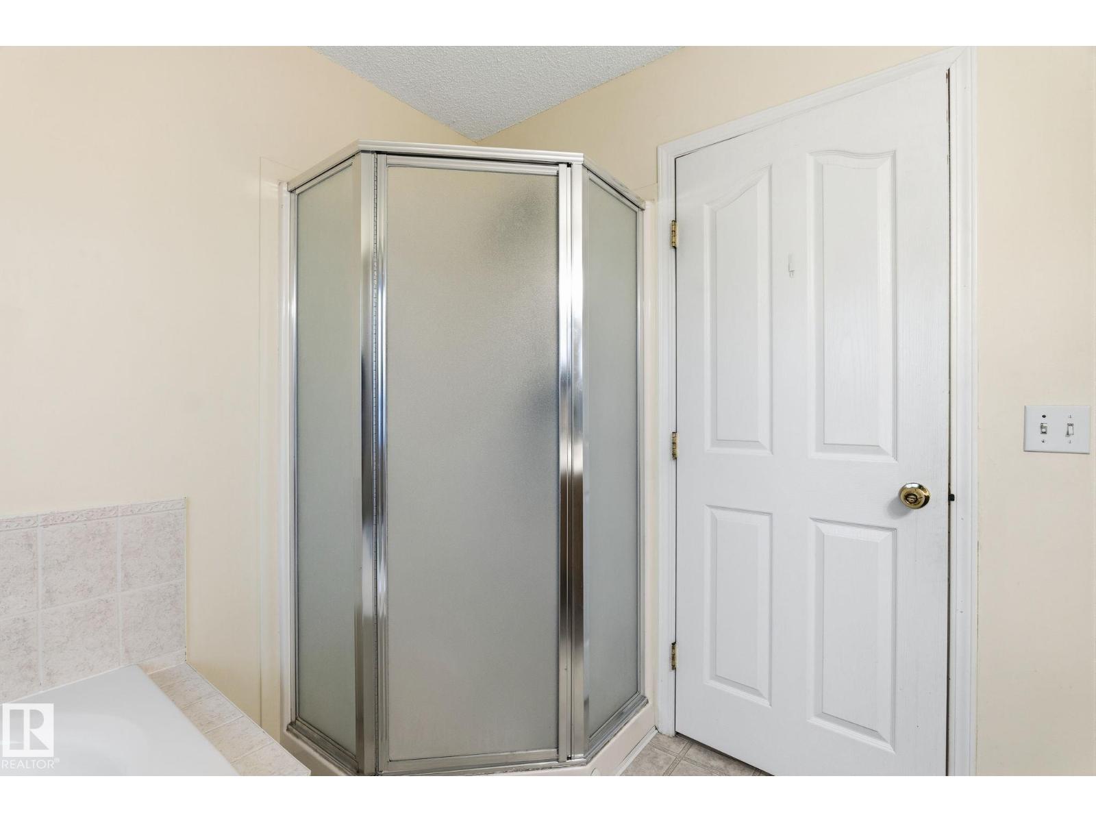 1906 37B AV NW - 28