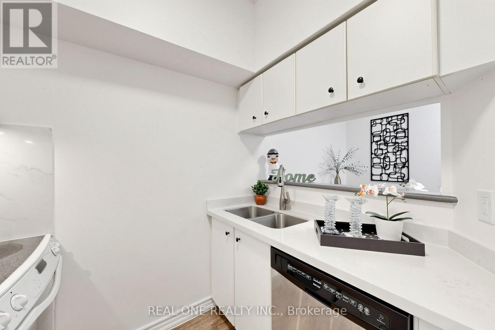 #306 24 WELLESLEY STREET W - 13