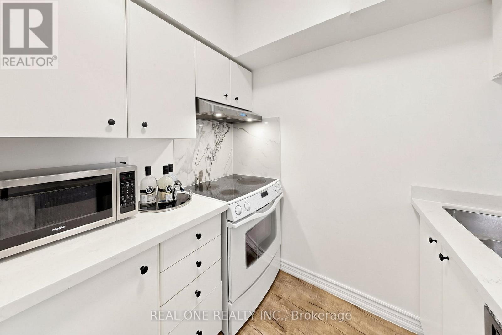 #306 24 WELLESLEY STREET W - 14