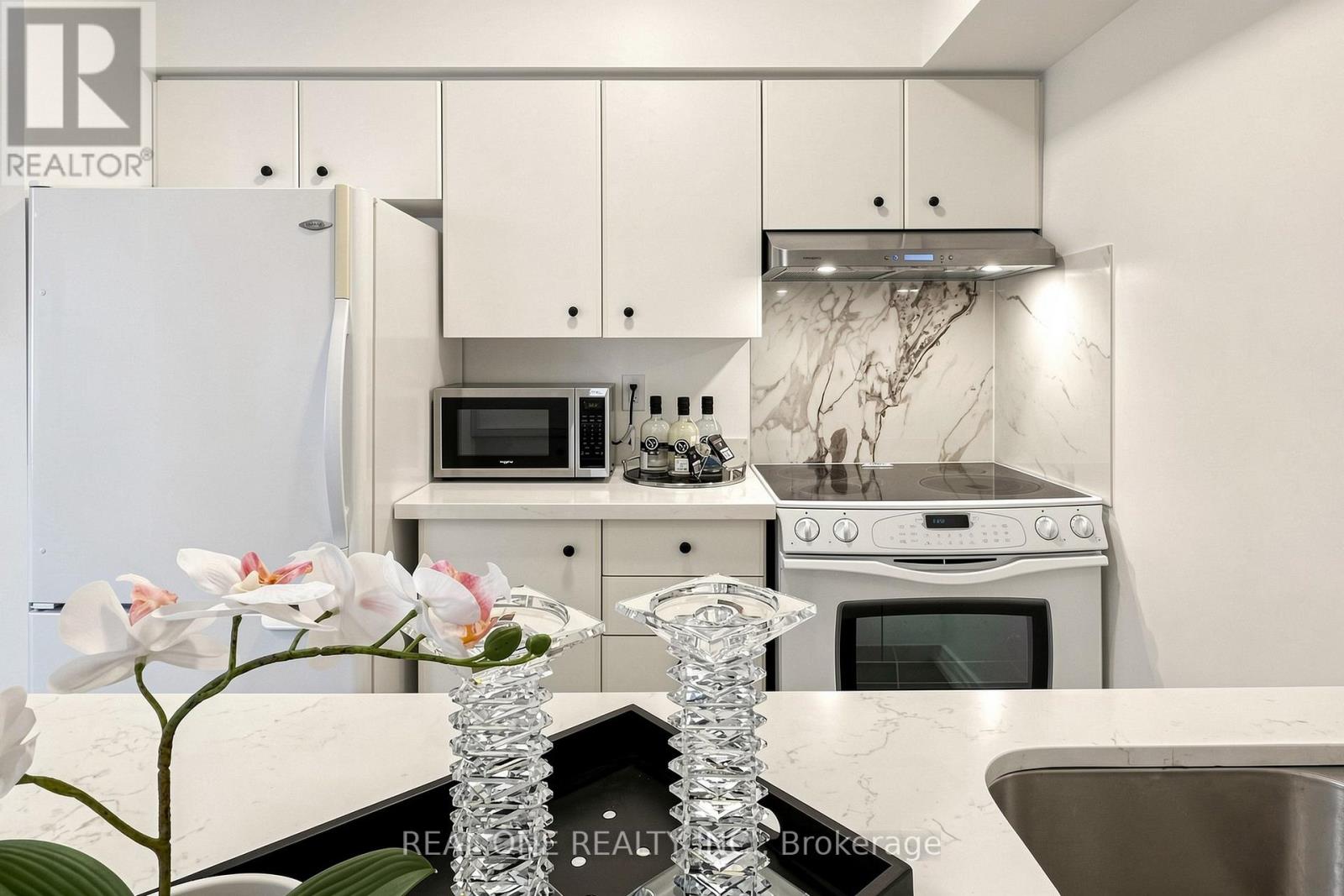 #306 24 WELLESLEY STREET W - 18