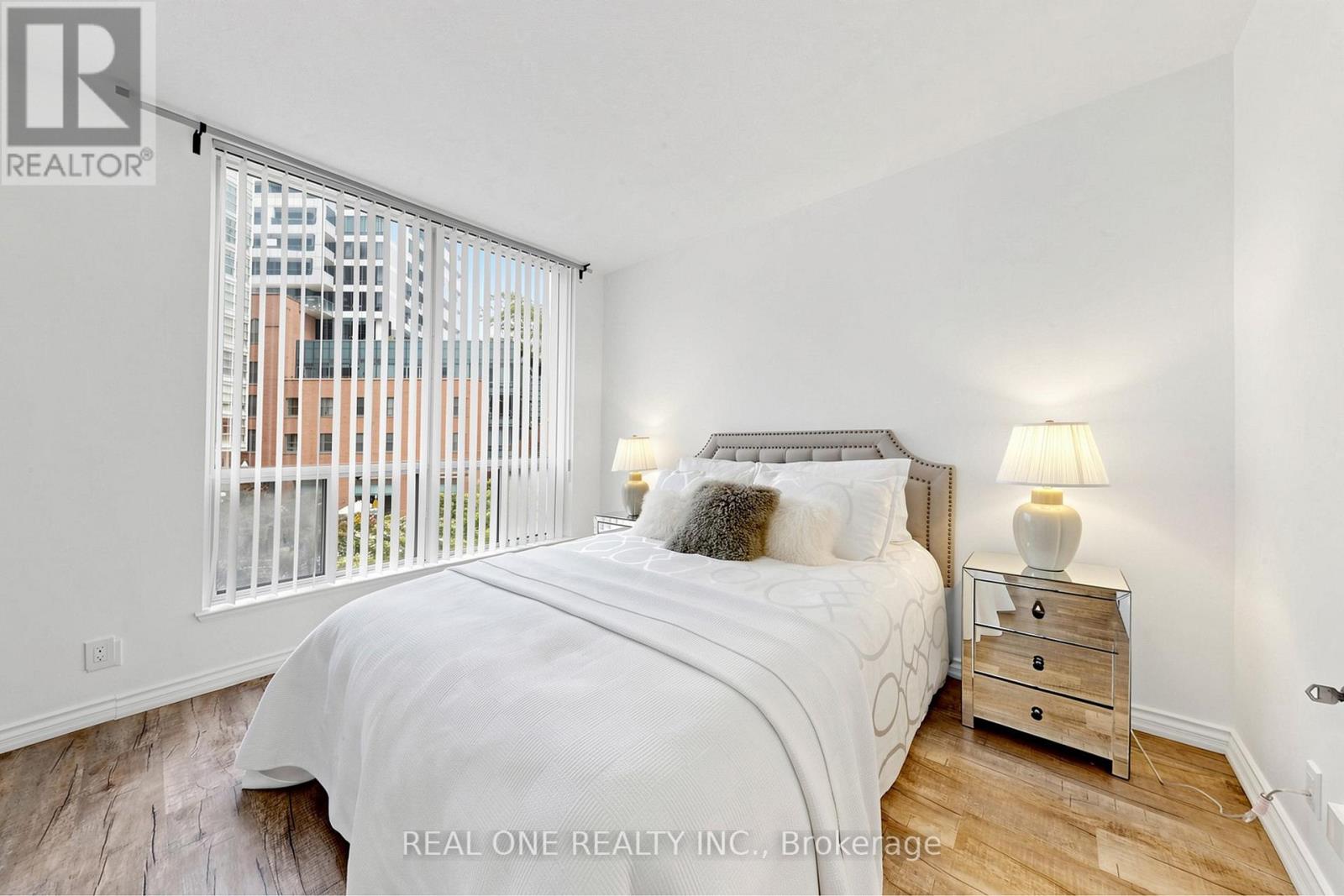 #306 24 WELLESLEY STREET W - 23