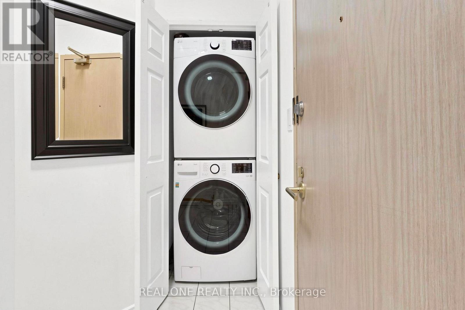 #306 24 WELLESLEY STREET W - 29