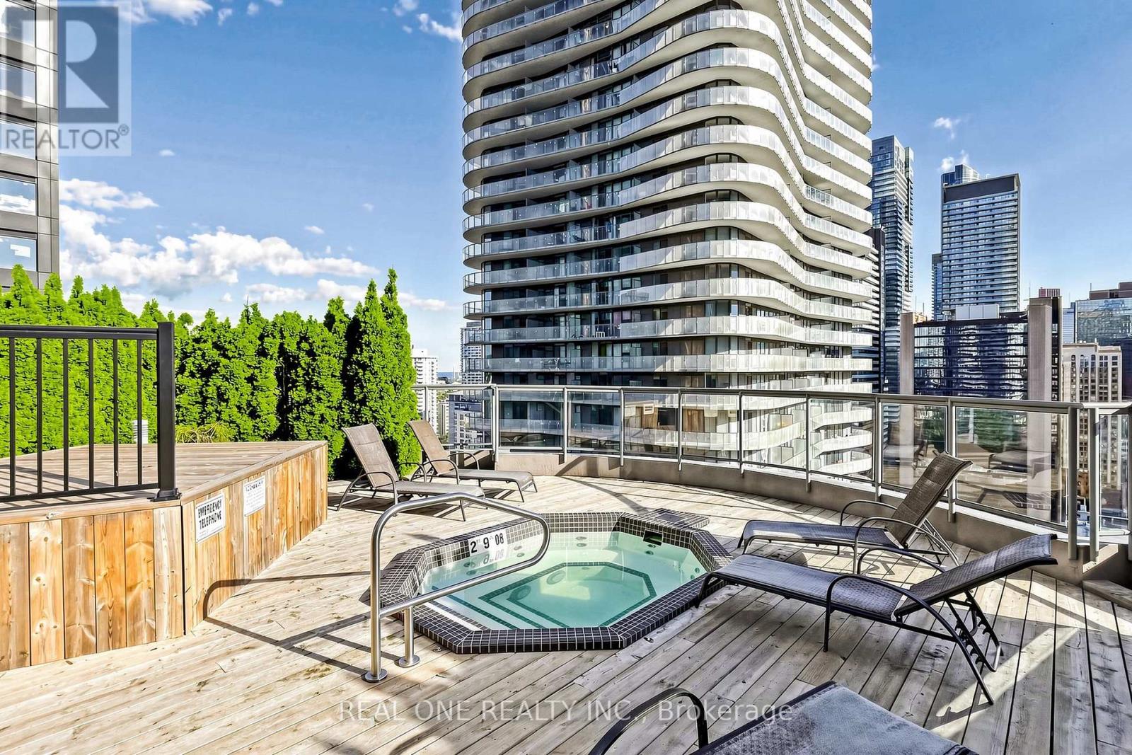 #306 24 WELLESLEY STREET W - 33