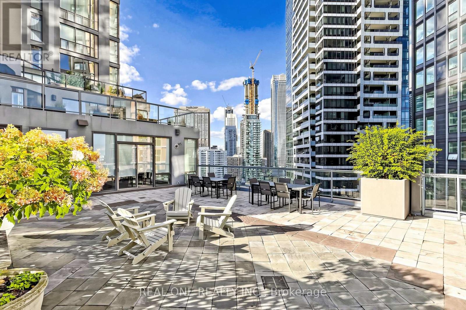 #306 24 WELLESLEY STREET W - 34