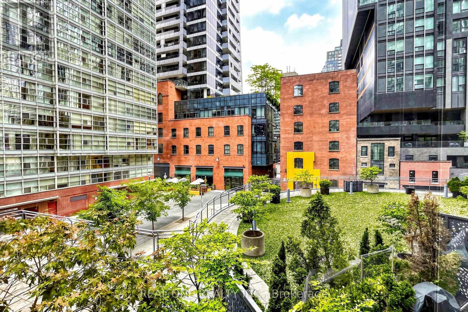 #306 24 WELLESLEY STREET W - 35