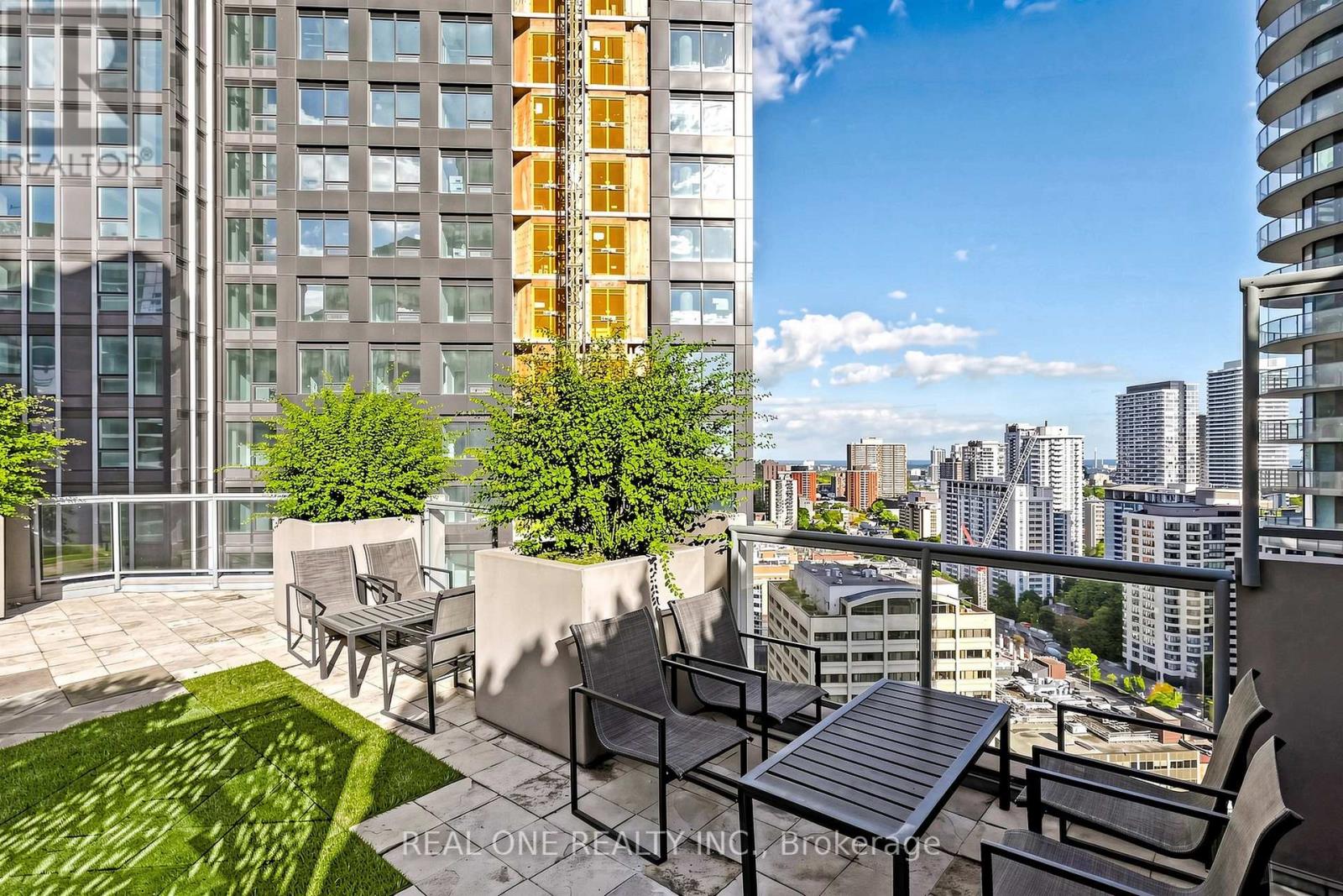#306 24 WELLESLEY STREET W - 40