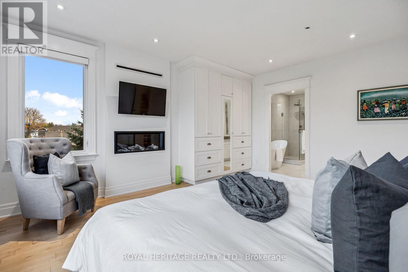 968 ESSA CRESCENT - 34