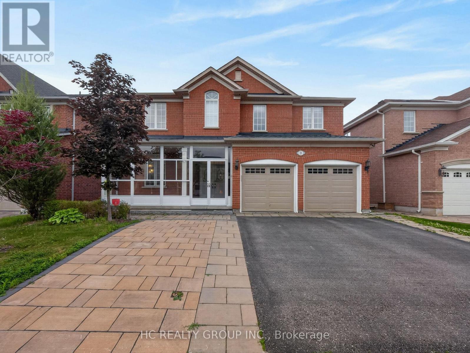 21 WOLF TRAIL CRESCENT - 1