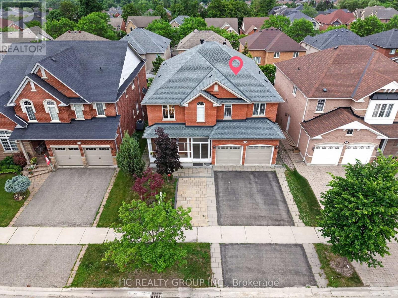 21 WOLF TRAIL CRESCENT - 2