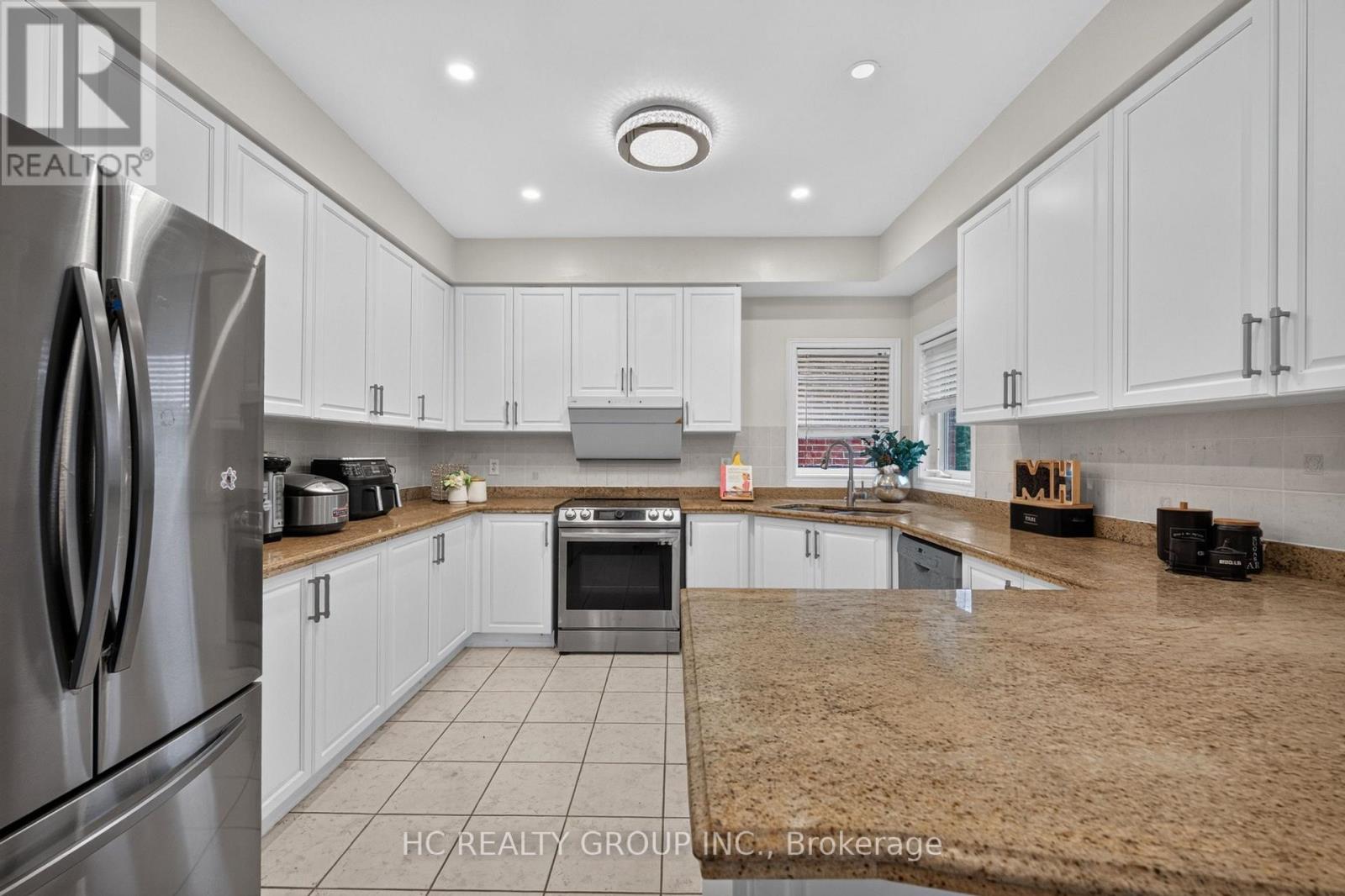 21 WOLF TRAIL CRESCENT - 22