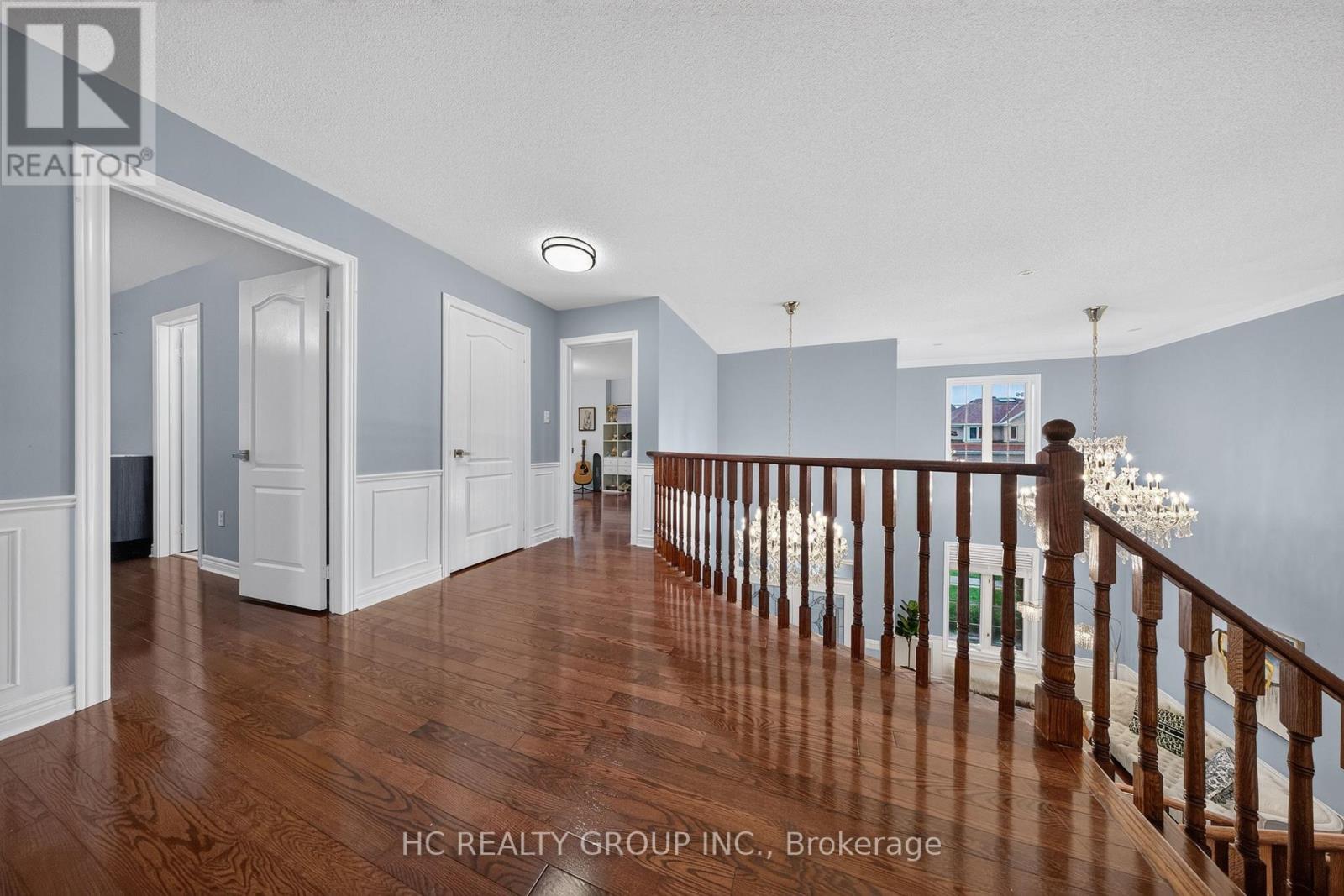 21 WOLF TRAIL CRESCENT - 23