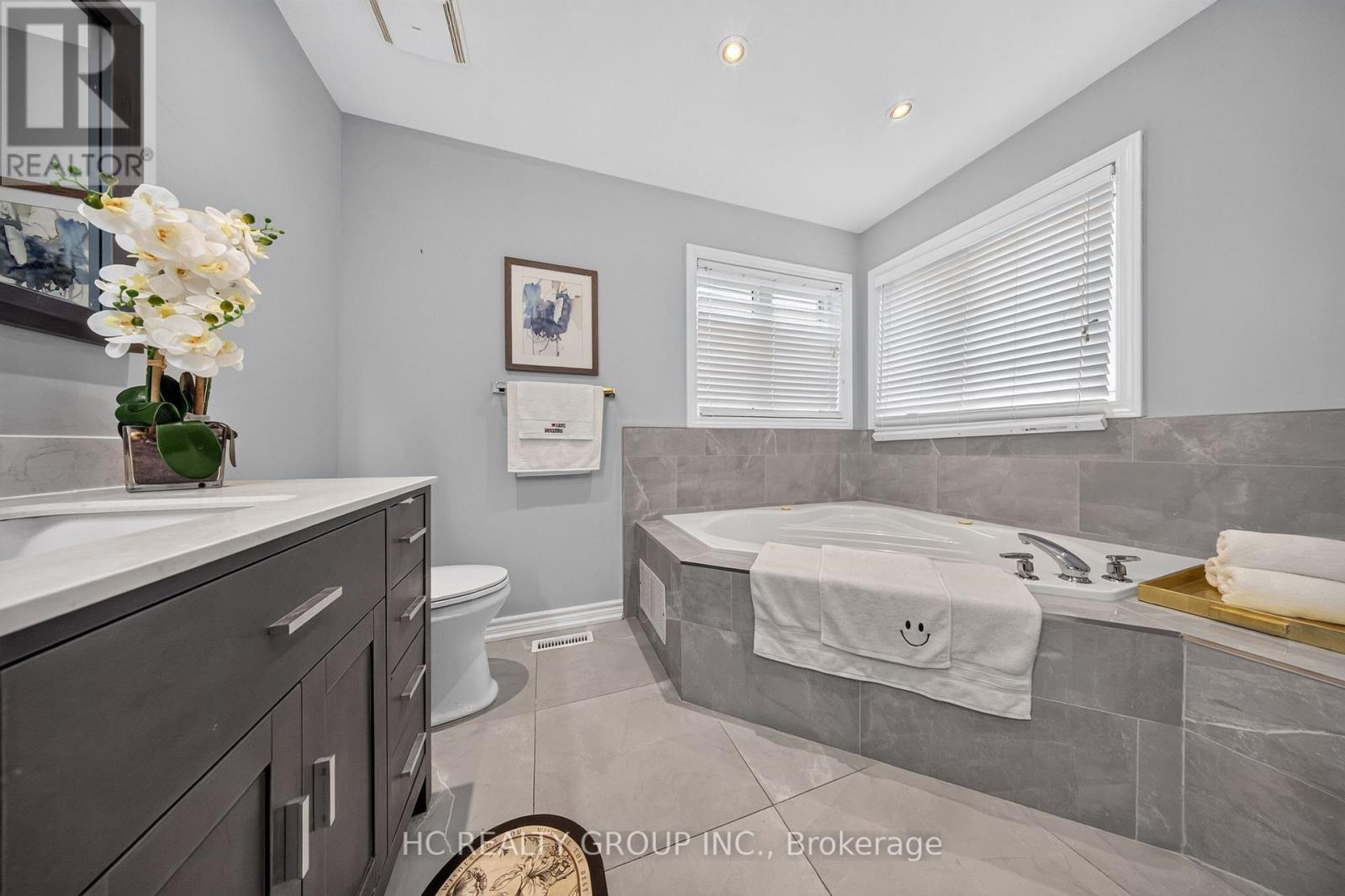 21 WOLF TRAIL CRESCENT - 31