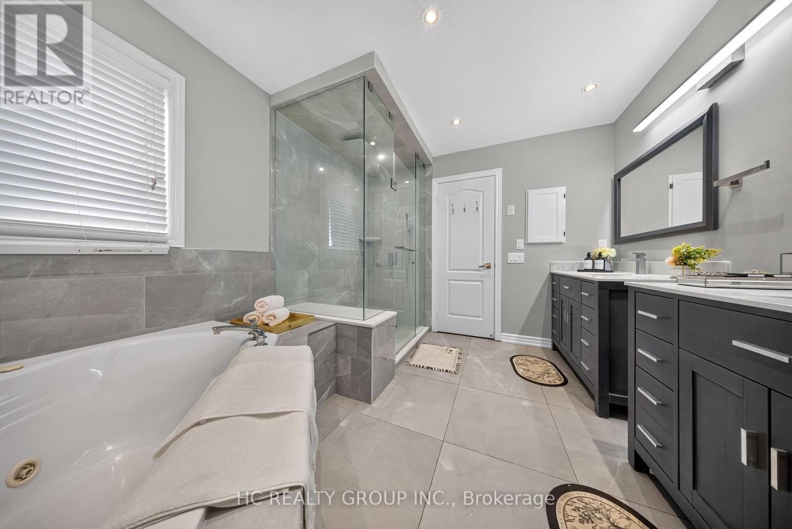 21 WOLF TRAIL CRESCENT - 32