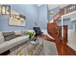 Family room - 21 Wolf Trail Crescent, Richmond Hill, ON L4E4K1 Photo 8