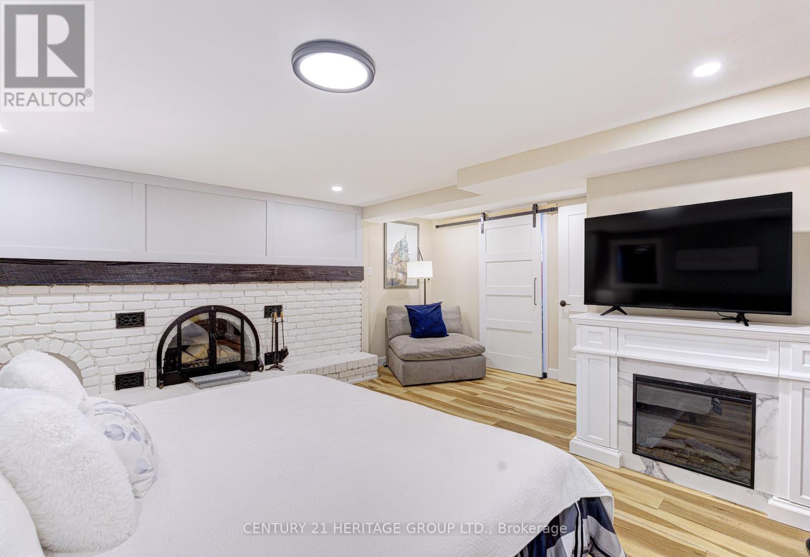 2379 DUNCASTER DRIVE - 18